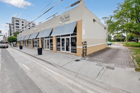 Commercial property in West Palm Beach, Florida № 2082150 - photo 3