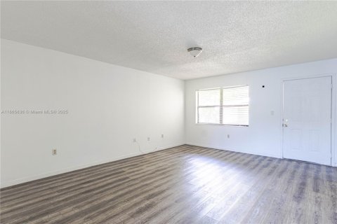 Condominio en venta en Cutler Bay, Florida, 2 dormitorios, 87.33 m2 № 1928105 - foto 7