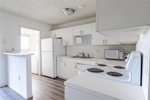 Condominio en venta en Cutler Bay, Florida, 2 dormitorios, 87.33 m2 № 1928105 - foto 2