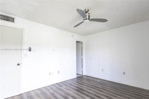 Condominio en venta en Cutler Bay, Florida, 2 dormitorios, 87.33 m2 № 1928105 - foto 10