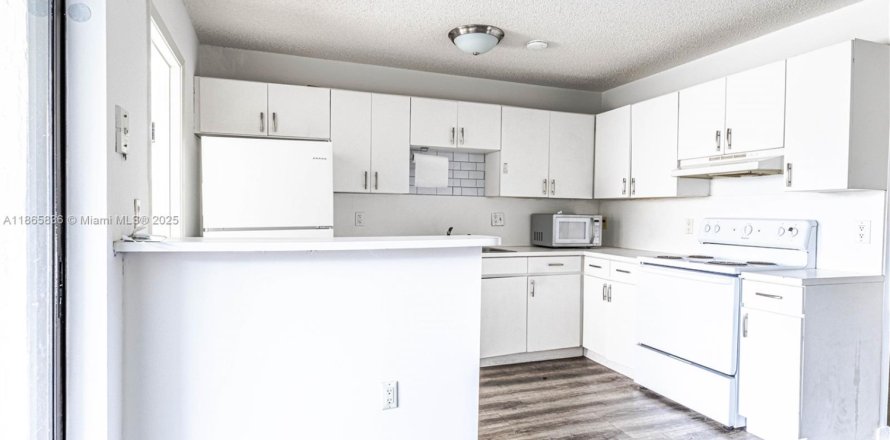 Condominio en Cutler Bay, Florida, 2 dormitorios  № 1928105
