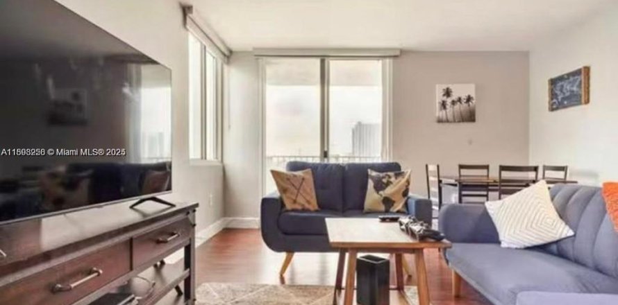 Condominio en Miami, Florida, 2 dormitorios № 1949451