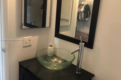 Condominio en alquiler en Miami, Florida, 2 dormitorios, 84.91 m2 № 1949451 - foto 8