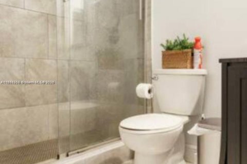 Condominio en alquiler en Miami, Florida, 2 dormitorios, 84.91 m2 № 1949451 - foto 10