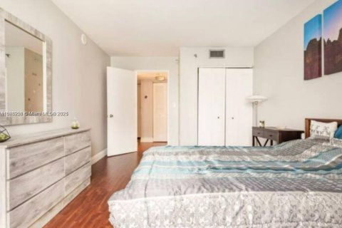Condominio en alquiler en Miami, Florida, 2 dormitorios, 84.91 m2 № 1949451 - foto 2