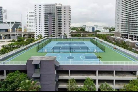 Condominio en alquiler en Miami, Florida, 2 dormitorios, 84.91 m2 № 1949451 - foto 11