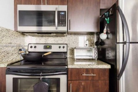 Condominio en alquiler en Miami, Florida, 2 dormitorios, 84.91 m2 № 1949451 - foto 7