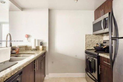 Condominio en alquiler en Miami, Florida, 2 dormitorios, 84.91 m2 № 1949451 - foto 6