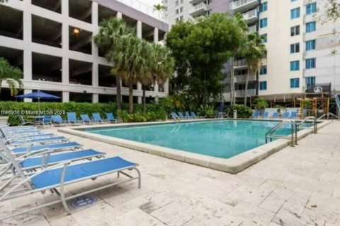 Condominio en alquiler en Miami, Florida, 2 dormitorios, 84.91 m2 № 1949451 - foto 5