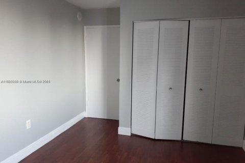 Condominio en alquiler en Miami, Florida, 2 dormitorios, 84.91 m2 № 1949451 - foto 3