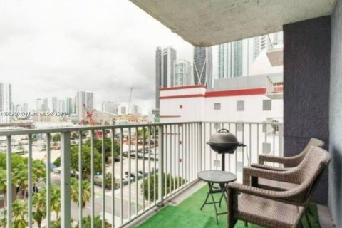 Condominio en alquiler en Miami, Florida, 2 dormitorios, 84.91 m2 № 1949451 - foto 4