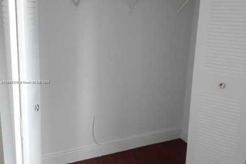 Condominio en alquiler en Miami, Florida, 2 dormitorios, 84.91 m2 № 1949451 - foto 12