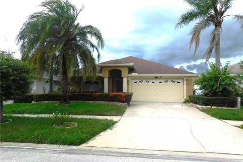 House in Tampa, Florida 4 bedrooms, 197.32 sq.m. № 2317344