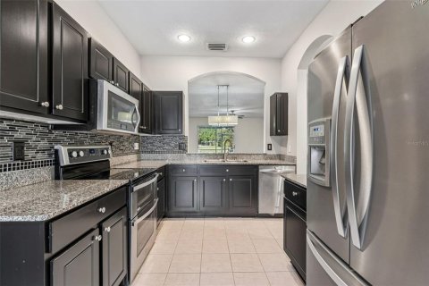 Townhouse in Tampa, Florida 3 bedrooms, 192.4 sq.m. № 2147576 - photo 3