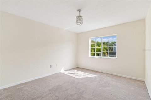 Townhouse in Tampa, Florida 3 bedrooms, 192.4 sq.m. № 2147576 - photo 18