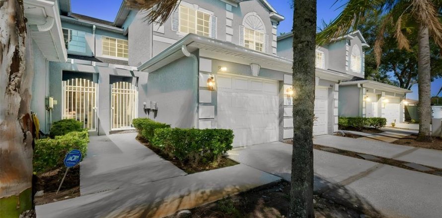 Townhouse in Tampa, Florida 3 bedrooms, 192.4 sq.m. № 2147576
