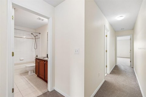 Townhouse in Tampa, Florida 3 bedrooms, 192.4 sq.m. № 2147576 - photo 15