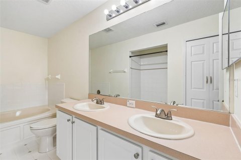 Townhouse in Tampa, Florida 3 bedrooms, 192.4 sq.m. № 2147576 - photo 13