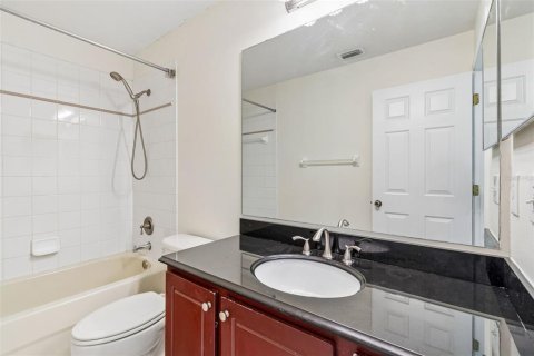 Townhouse in Tampa, Florida 3 bedrooms, 192.4 sq.m. № 2147576 - photo 20