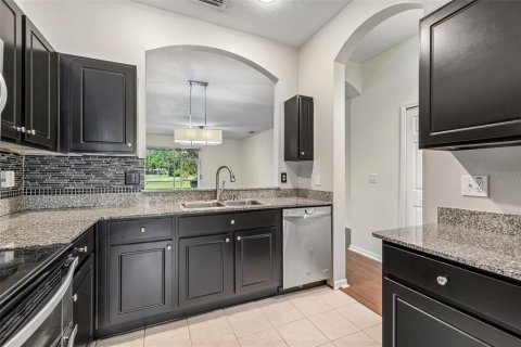 Townhouse in Tampa, Florida 3 bedrooms, 192.4 sq.m. № 2147576 - photo 5