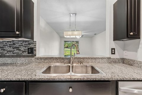Townhouse in Tampa, Florida 3 bedrooms, 192.4 sq.m. № 2147576 - photo 6