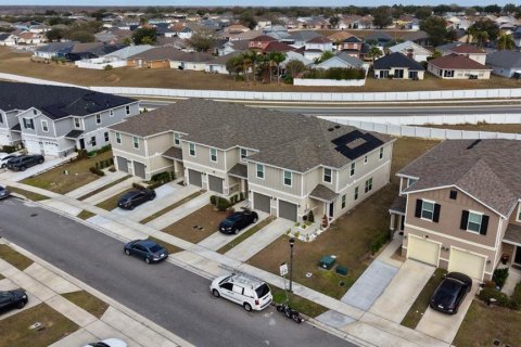 Townhouse in Davenport, Florida 3 bedrooms, 139.45 sq.m. № 2118364 - photo 3