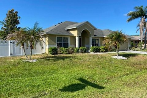 Villa ou maison à louer à Kissimmee, Floride: 4 chambres, 204.76 m2 № 2403037 - photo 2
