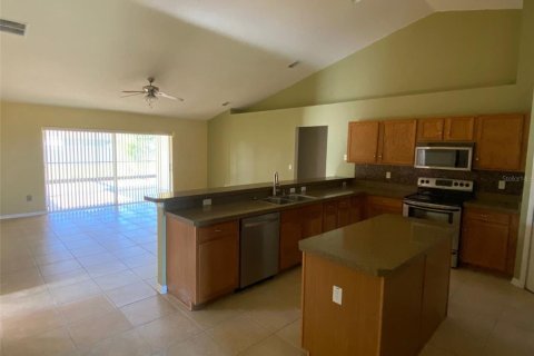 Villa ou maison à louer à Kissimmee, Floride: 4 chambres, 204.76 m2 № 2403037 - photo 4