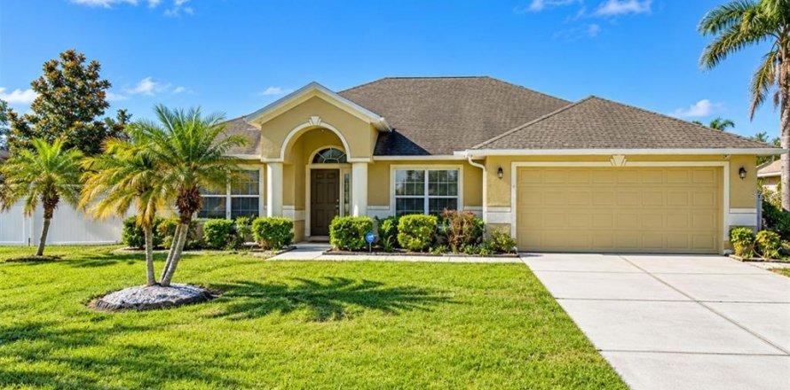Villa ou maison à Kissimmee, Floride 4 chambres, 204.76 m2 № 2403037