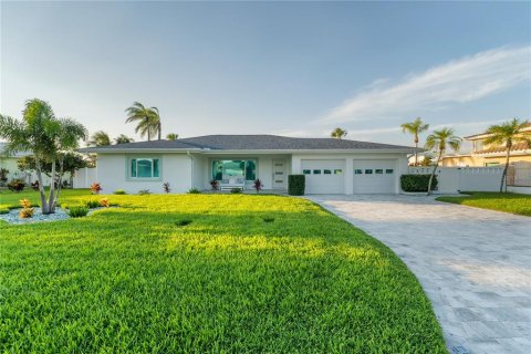 House in Belleair Beach, Florida 3 bedrooms, 173.26 sq.m. № 2352382