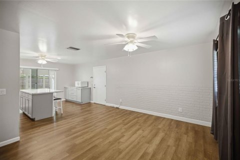 Casa en venta en Belleview, Florida, 3 dormitorios, 109.81 m2 № 2208102 - foto 4