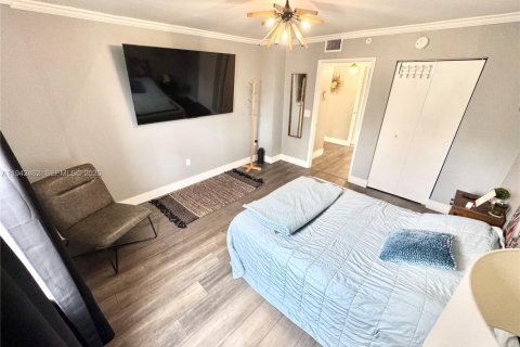 Condo in Fort Lauderdale, Florida, 2 bedrooms  № 1999965 - photo 11