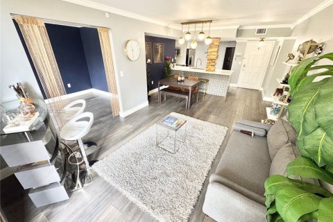 Condo in Fort Lauderdale, Florida, 2 bedrooms  № 1999965 - photo 8