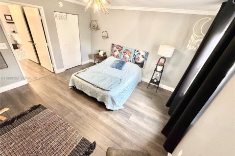 Condo in Fort Lauderdale, Florida, 2 bedrooms  № 1999965 - photo 13