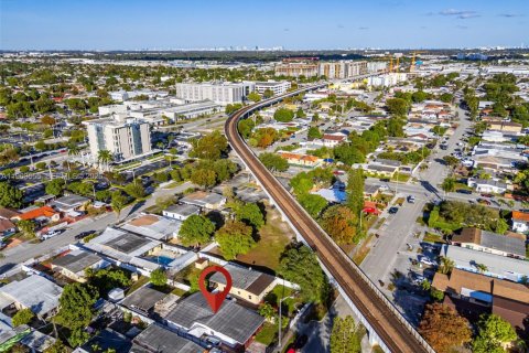 Casa en venta en Hialeah, Florida, 3 dormitorios, 138.24 m2 № 2026863 - foto 29