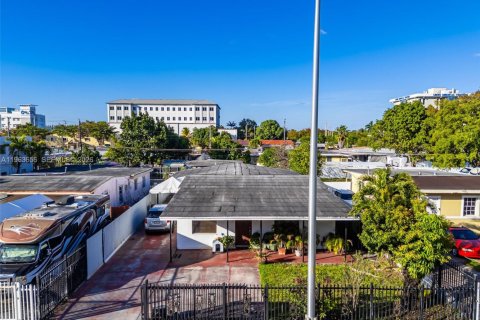 Casa en venta en Hialeah, Florida, 3 dormitorios, 138.24 m2 № 2026863 - foto 24