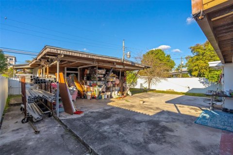 Casa en venta en Hialeah, Florida, 3 dormitorios, 138.24 m2 № 2026863 - foto 20