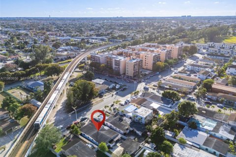 Casa en venta en Hialeah, Florida, 3 dormitorios, 138.24 m2 № 2026863 - foto 27