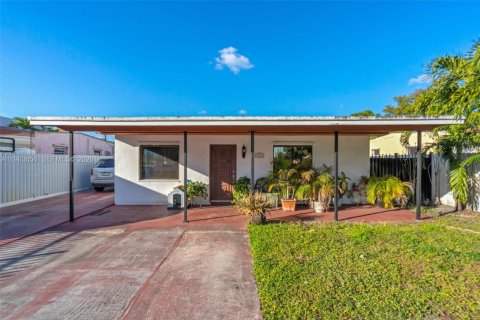 Casa en Hialeah, Florida 3 dormitorios, 138.24 m2 № 2026863