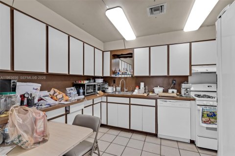 Casa en venta en Hialeah, Florida, 3 dormitorios, 138.24 m2 № 2026863 - foto 11