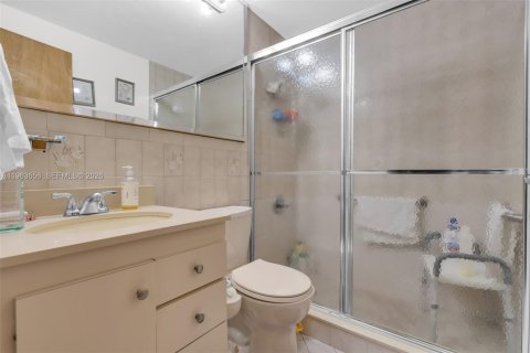 Casa en venta en Hialeah, Florida, 3 dormitorios, 138.24 m2 № 2026863 - foto 17
