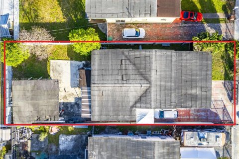 Casa en venta en Hialeah, Florida, 3 dormitorios, 138.24 m2 № 2026863 - foto 30