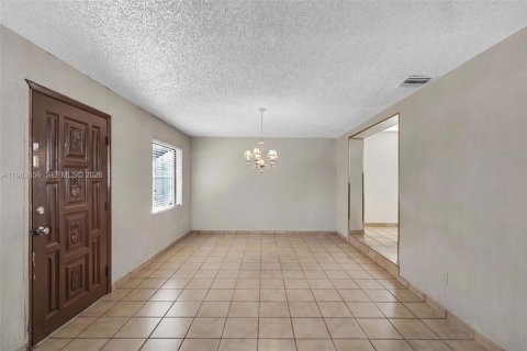 Casa en venta en Hialeah, Florida, 3 dormitorios, 138.24 m2 № 2026863 - foto 6