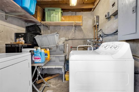 Casa en venta en Hialeah, Florida, 3 dormitorios, 138.24 m2 № 2026863 - foto 23