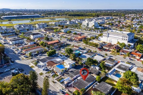 Casa en venta en Hialeah, Florida, 3 dormitorios, 138.24 m2 № 2026863 - foto 25