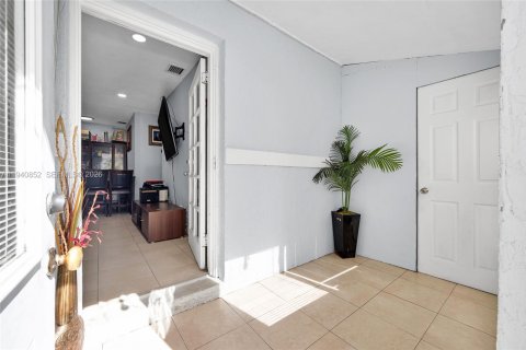 Casa en venta en Miami, Florida, 3 dormitorios, 135.82 m2 № 2000420 - foto 10