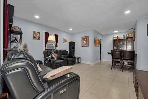 Casa en venta en Miami, Florida, 3 dormitorios, 135.82 m2 № 2000420 - foto 12