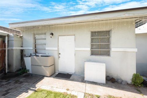 Casa en venta en Miami, Florida, 3 dormitorios, 135.82 m2 № 2000420 - foto 28