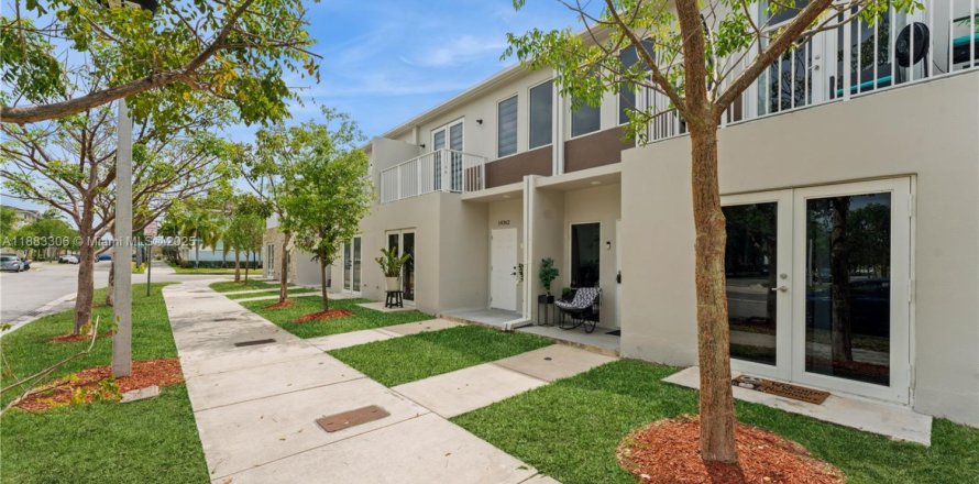 Adosado en Homestead, Florida 4 dormitorios, 139.35 m2 № 1929658