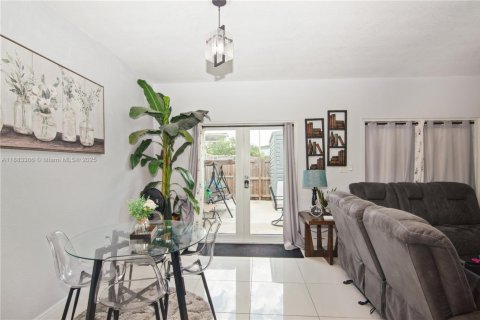 Adosado en venta en Homestead, Florida, 4 dormitorios, 139.35 m2 № 1929658 - foto 10